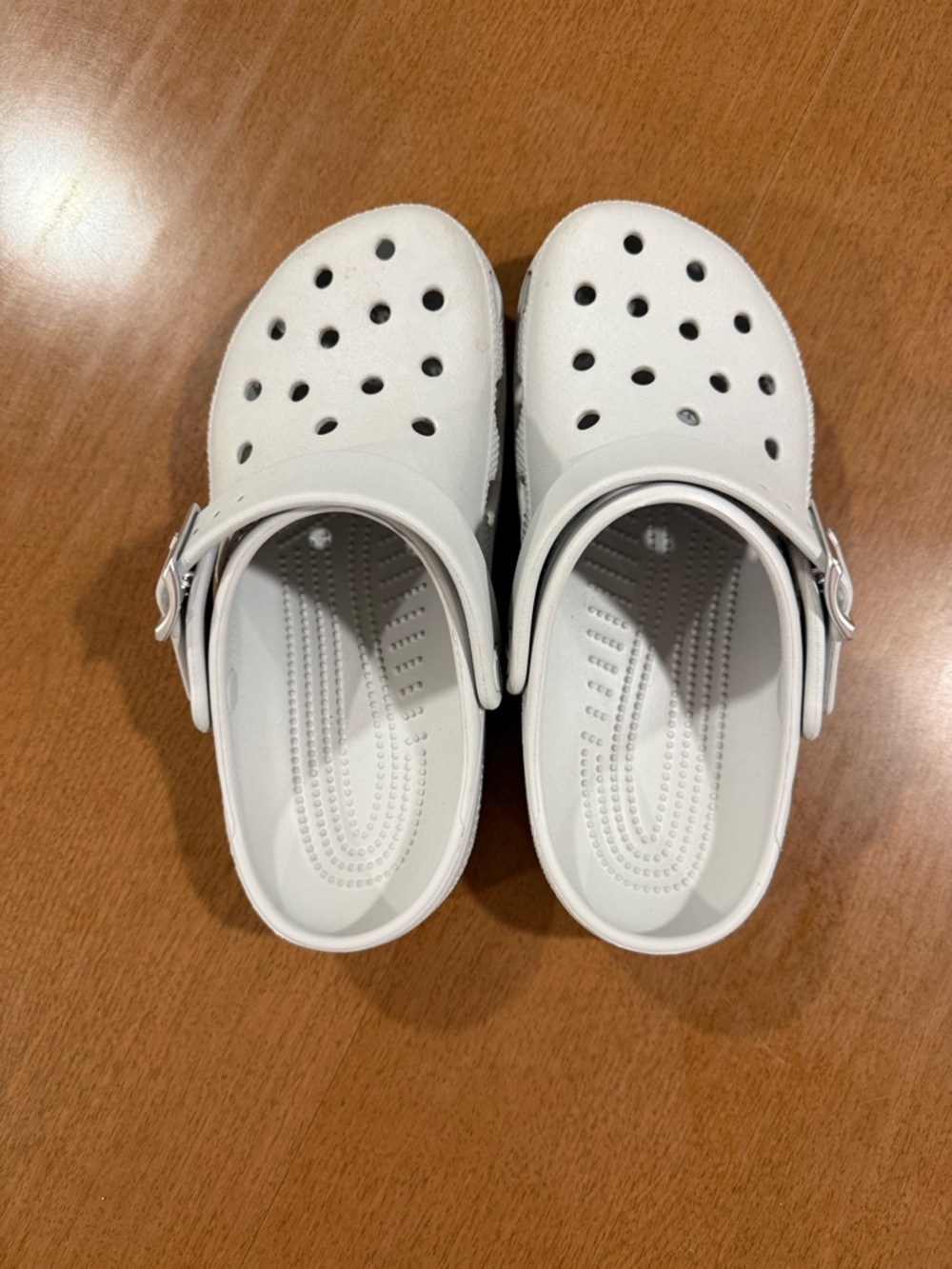 Crocs Metallic Buckle Crocs Grey